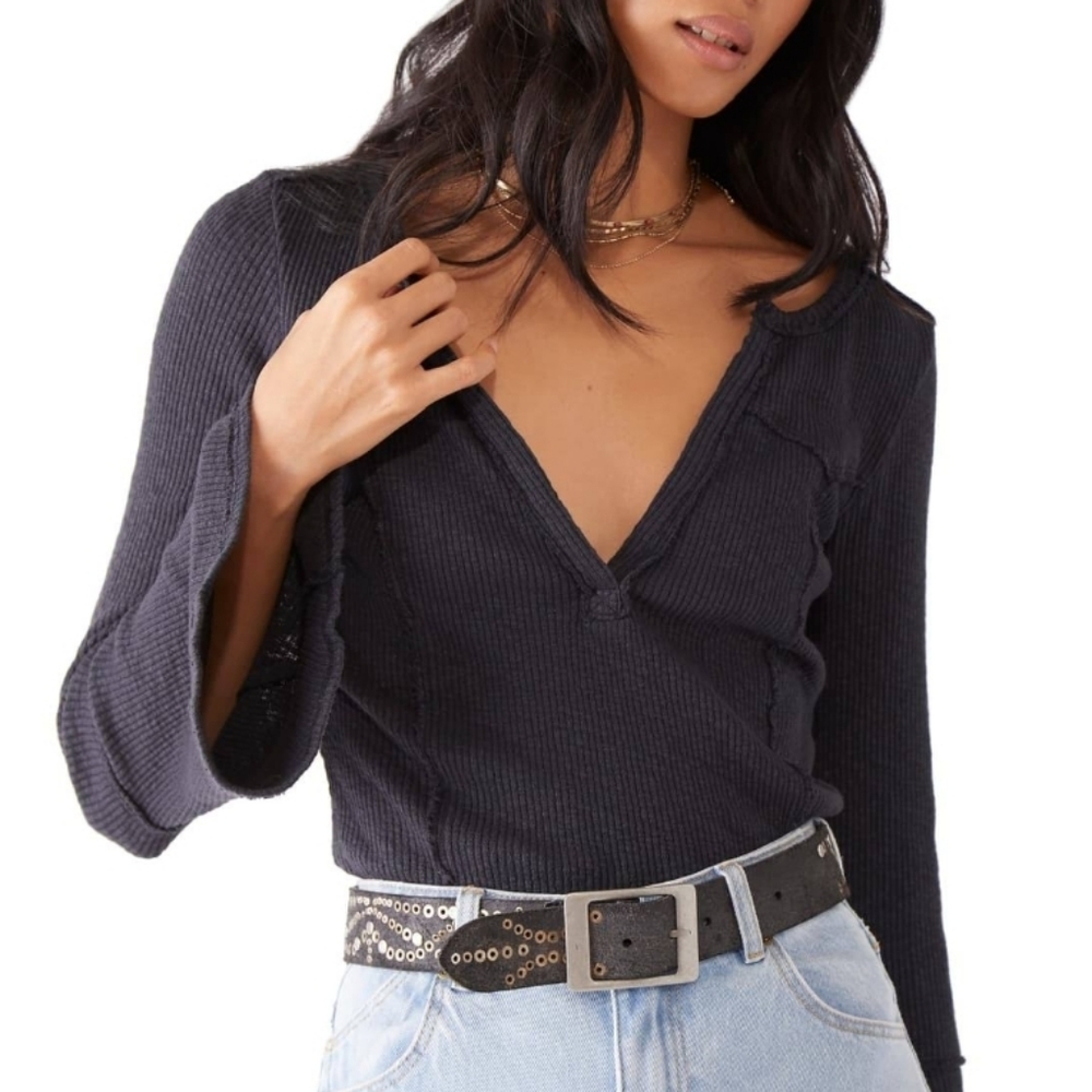 WOMEN'S FREE PEOPLE BLACK TEE LONG SLEEVES SIZE M